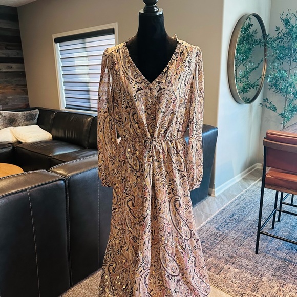 LOFT Dresses & Skirts - LOFT Paisley Long Sleeve Dress - Cream and Brown